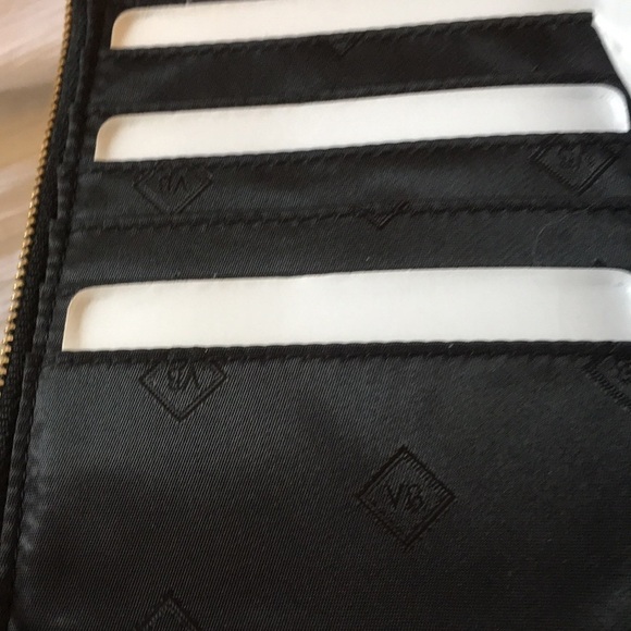 Vera Bradley Pushlock Wallet. P/A989/ - Picture 8 of 10